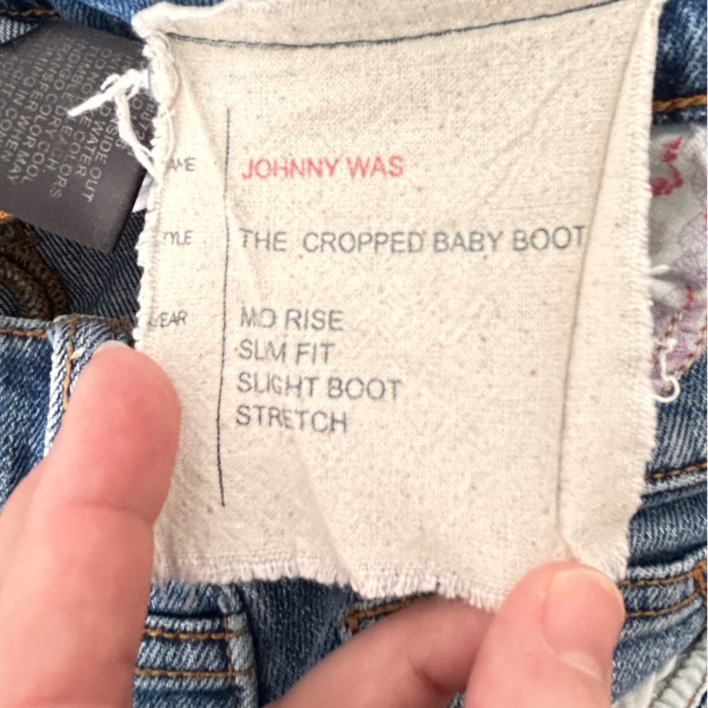 Johnny Was The Crop Baby Boot Blue Jeans  Floral Embroidery Mid Rise Slim Sz 29 - Picture 7 of 11